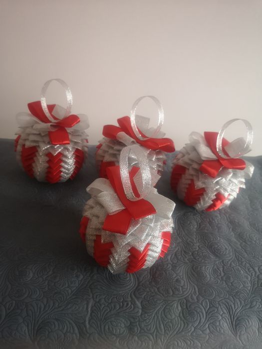 Zestaw 4 bombek ze wstążki rękodzieło