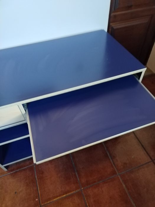 Secretaria azul e creme