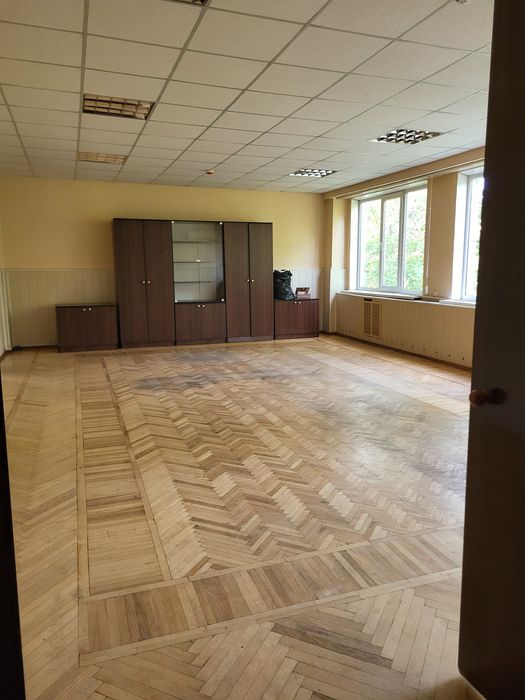 Оренда офісних приміщень 173 кв. з бомбосховищем у будівлі.