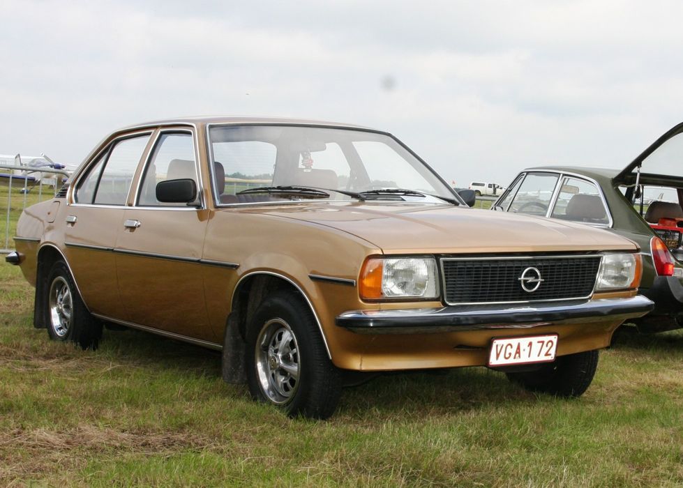 Головка блока цилиндров Opel Ascona B 1978