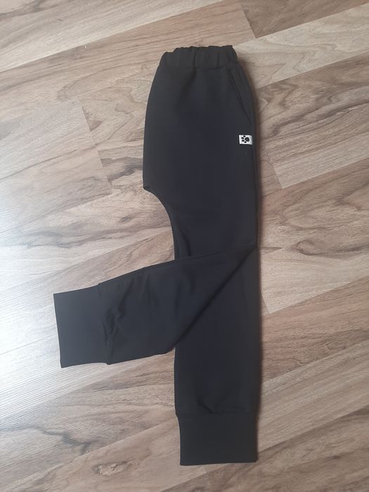 Czarne spodnie dresowe rozm 116