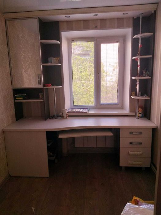 Продам компьютерный стол
