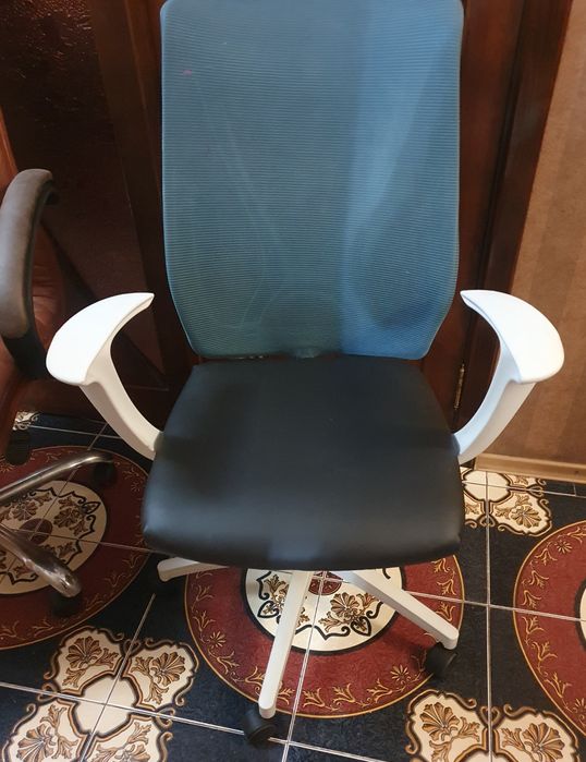 Стул Кресло офисное новый кожзам.