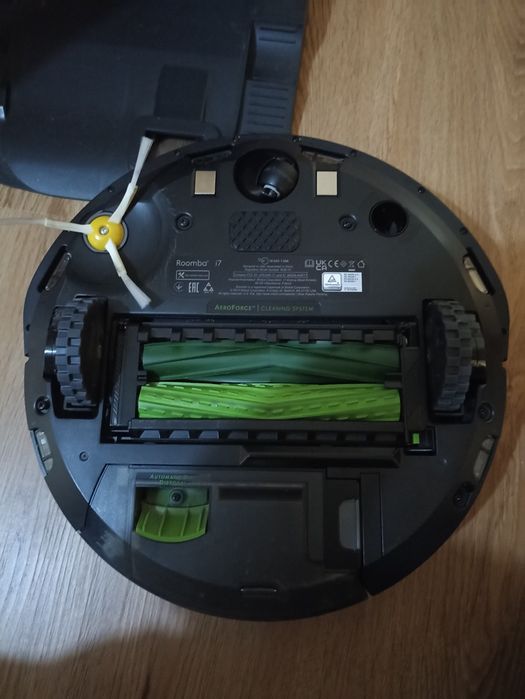 Robot aspirador Roomba® i7+ com esvaziamento automático e WIFI