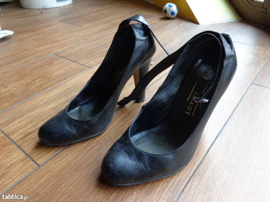 skórzane, czarne czółenka firmy BUT-S