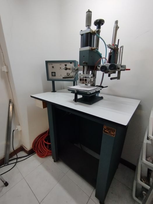 Máquina de gravar a quente