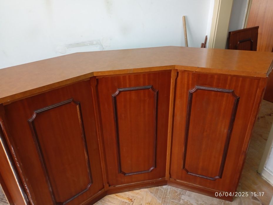 Balcão para recepção, com porta