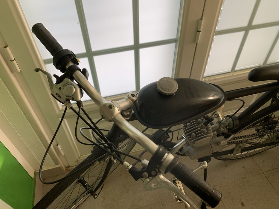 Reservada - Bicicleta com motor