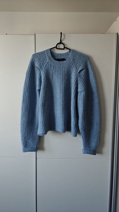 Błękitny/niebieski ciepły crop/krótki sweter z wełną Bershka M
