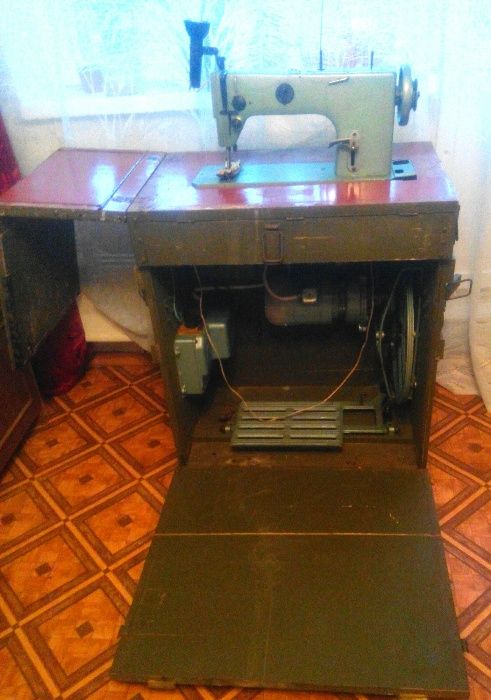 продам раритетную   (ещё в масле ), швейную машинку 322 М.Для оборонпр