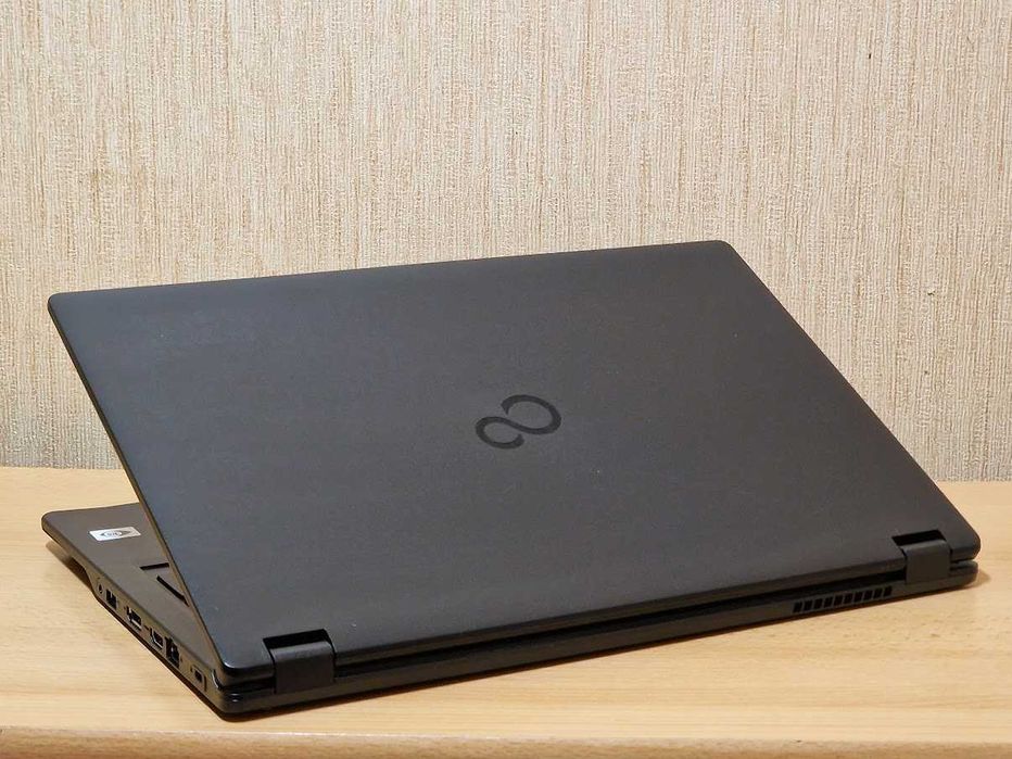 Сучасний ноутбук Fujitsu LifeBook E5511 Made in Japan Intel Core i5-1145G7 RAM 8Гб SSD 256Гб IPS Full HD Батарея 8 годин.