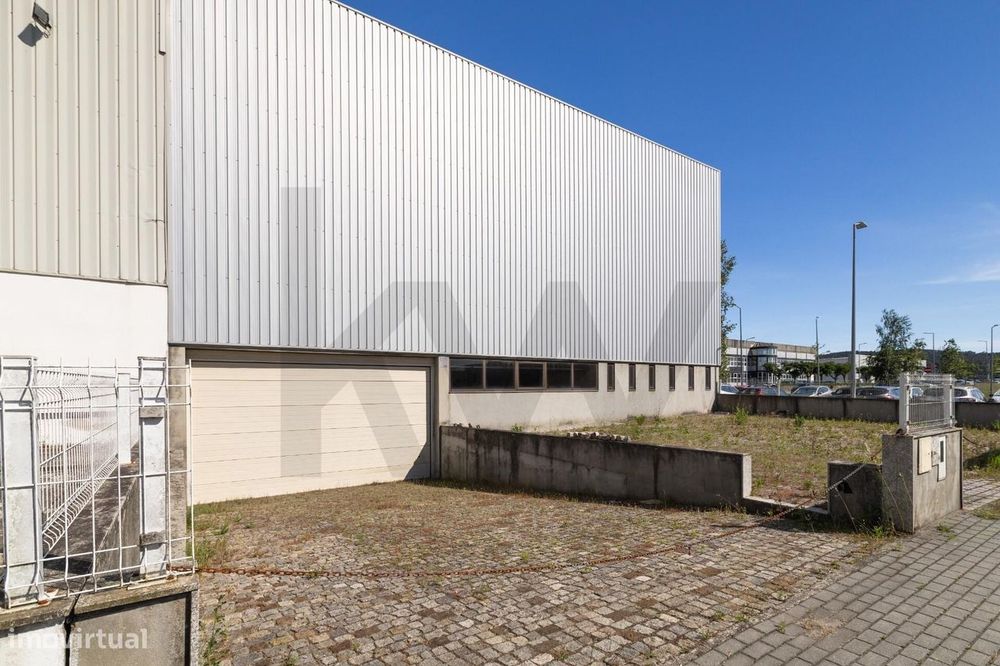 Armazém p/ Arrendamento 460 m2 | Junto à Saída da A3 em Sto. Tirso