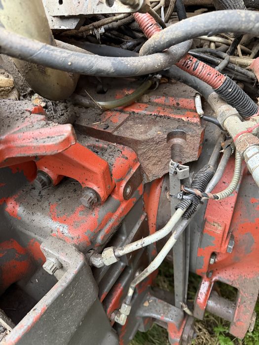 Renault Ares 826 uszkodzony