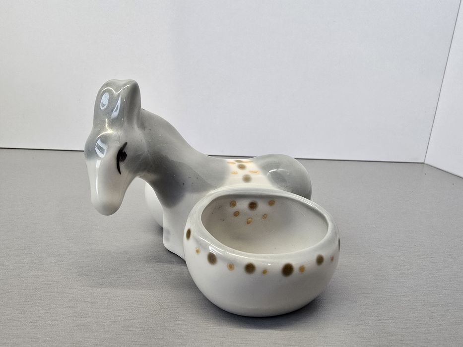 Porcelana Połonne przyprawnik osiołek.