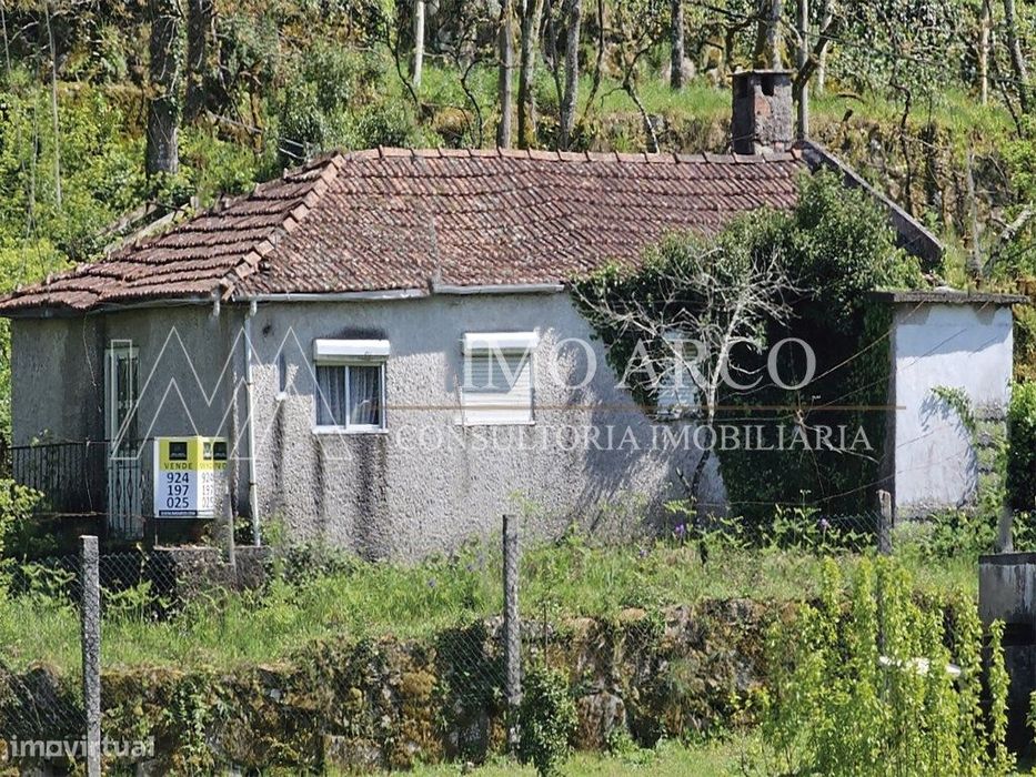 Moradia T2 para restauro — Refojos De Basto, Outeiro E Painzela, Braga