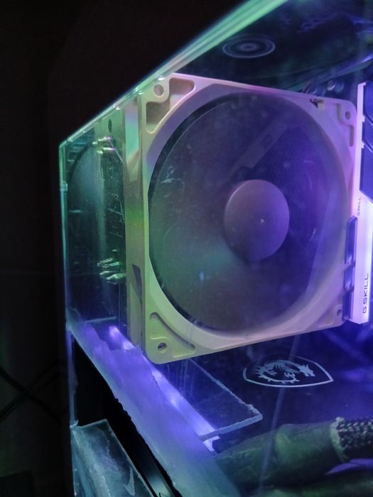 Msi Z390 + I7 9700KF + Noctua NH12