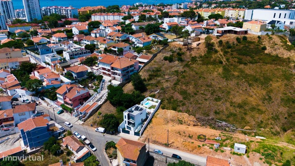 Terreno Urbano de 1497 m2 com Alvará e Vista Mar na Galiza, Estoril