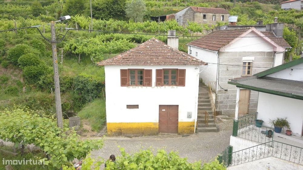Moradia T2 em Travanca, Cinfães – Ideal para Habitação ou Férias