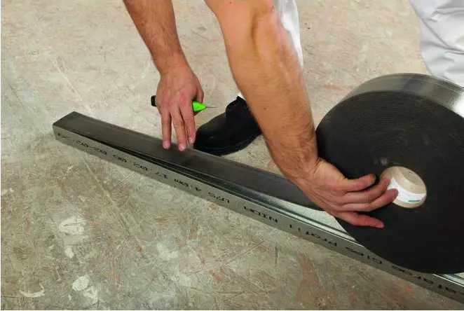 Taśma akustyczna pod profil ud 30 30 mm x 30 m samoprzylepna