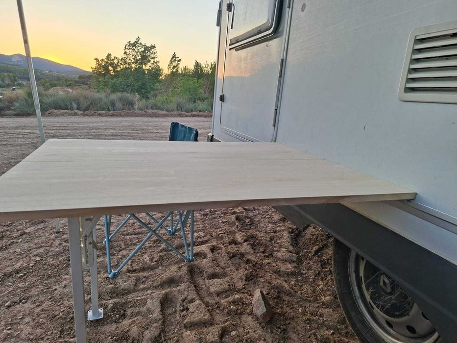 Autocaravana familiar fiável com cama de casal e beliche