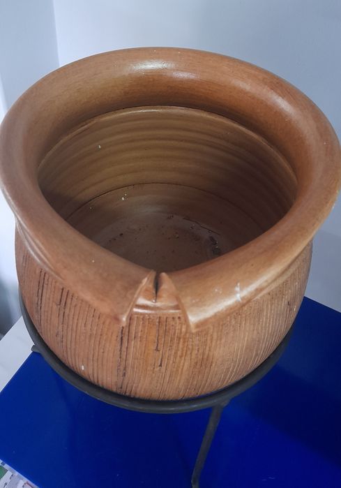 Jarra decorativa com soporte