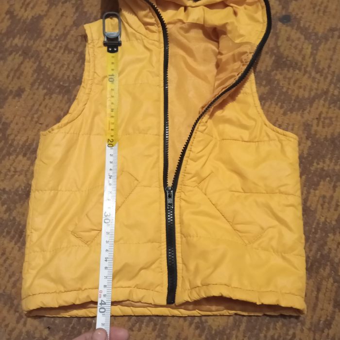 Продам желетку на 2-3 роки