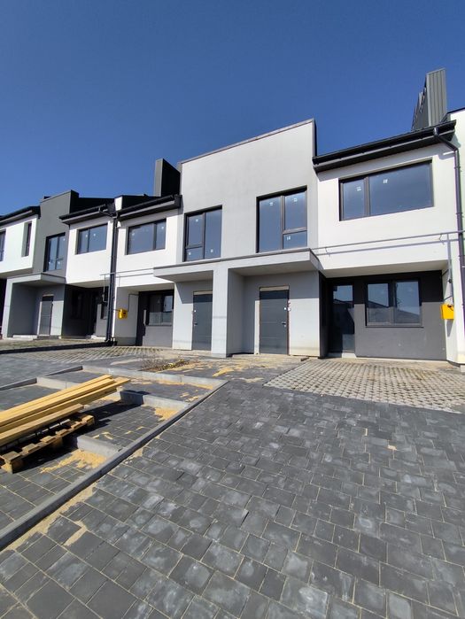 Продам котедж з міськими комунікаціями. Р-н Щасливе