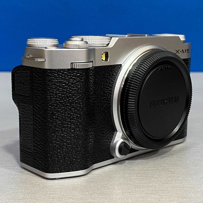 Fujifilm X-M5 (26.1MP) + XC 15-45mm f/3.5-5.6 OIS PZ | NOVA | 3 ANOS DE GARANTIA