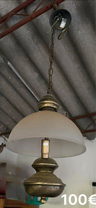 Candeeiro pendente clássico em latão