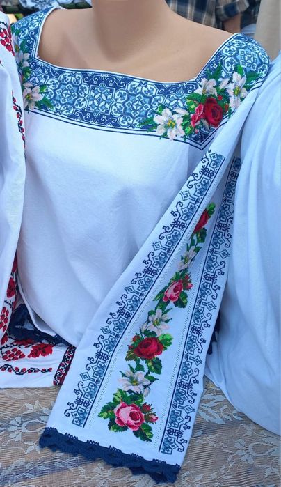 Вишитий одяг ручної роботи