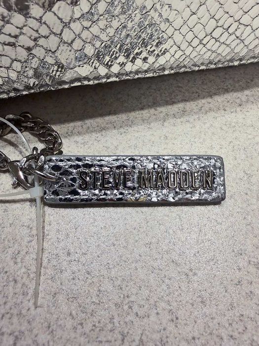 Skrząca się pikowana torebka Steve Madden