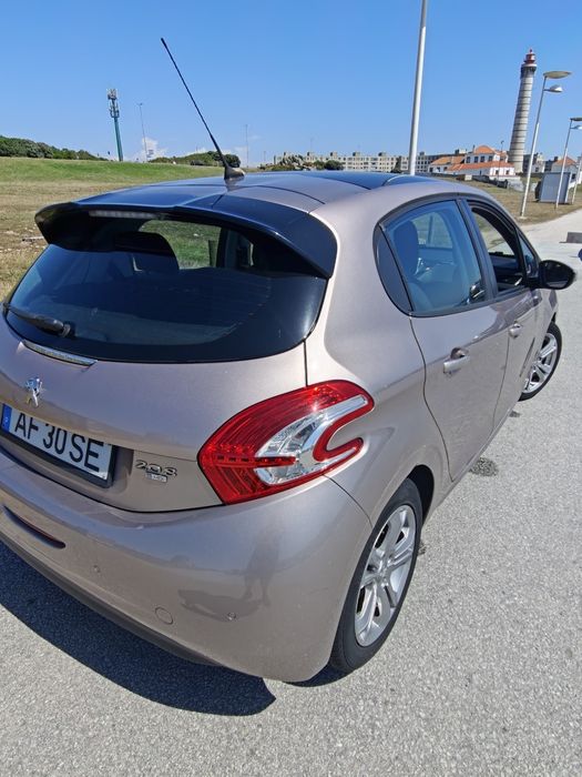 Peugeot 208 1.4 e-HDi — photo 2