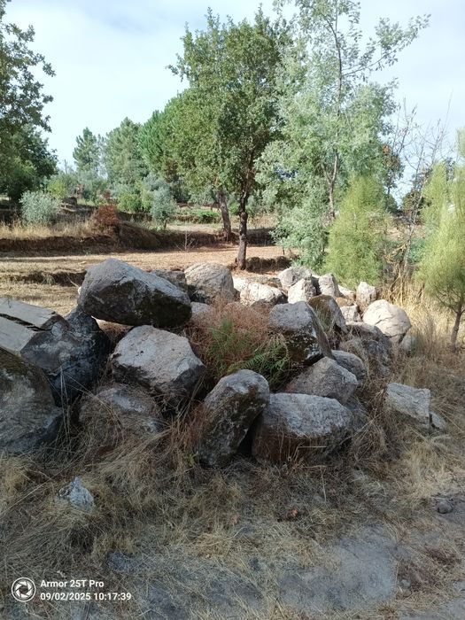 Pedra rústica para muros