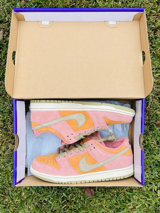 Nike SB Dunk Low Pro “Red Stardust”