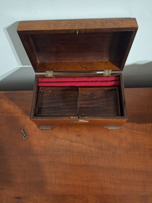 Drewniana szkatułka