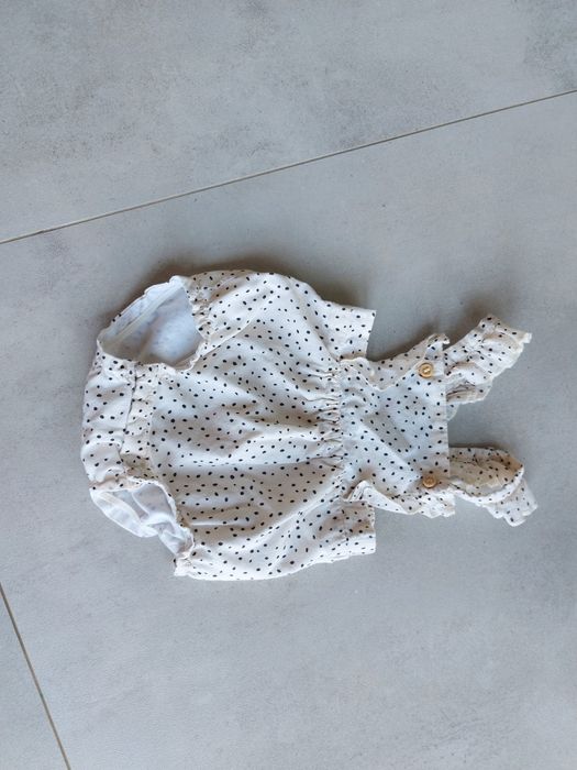 Rampers w kropki z falbankami jak Newbie