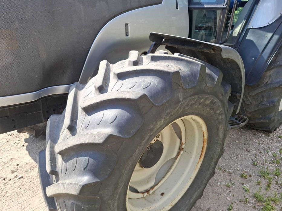 Ciągnik Valtra t120