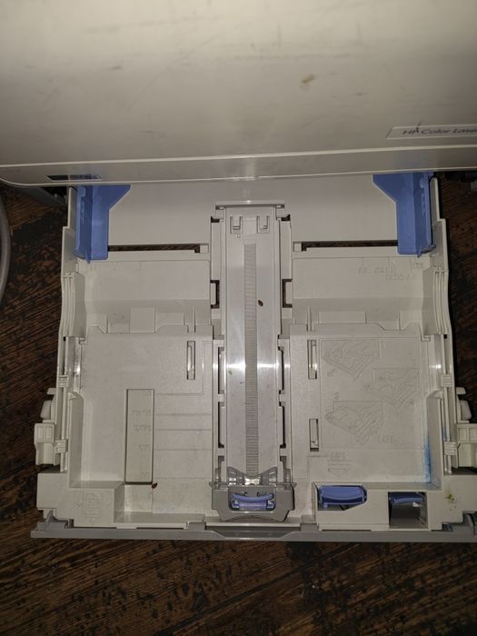 Продам на запчатини  hp cp1215