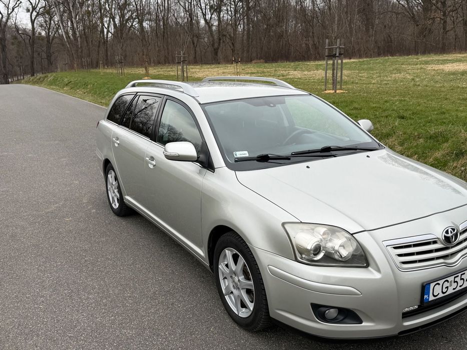 Toyota Avensis Zadbana Toyota Avensis kombi. Wszystko serwisowane na czas.