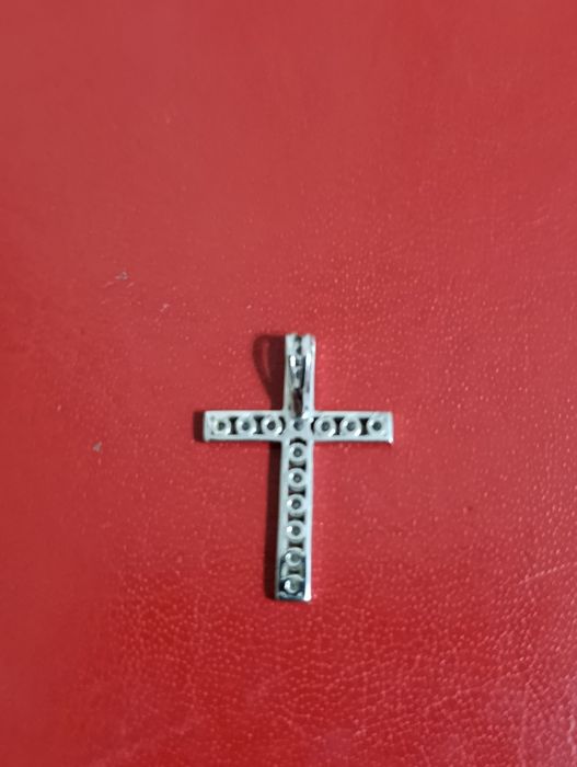 Продам хрест з 16 діамантами. Дешево!