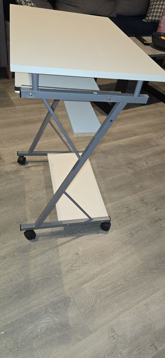 Małe biurko  pod komputer