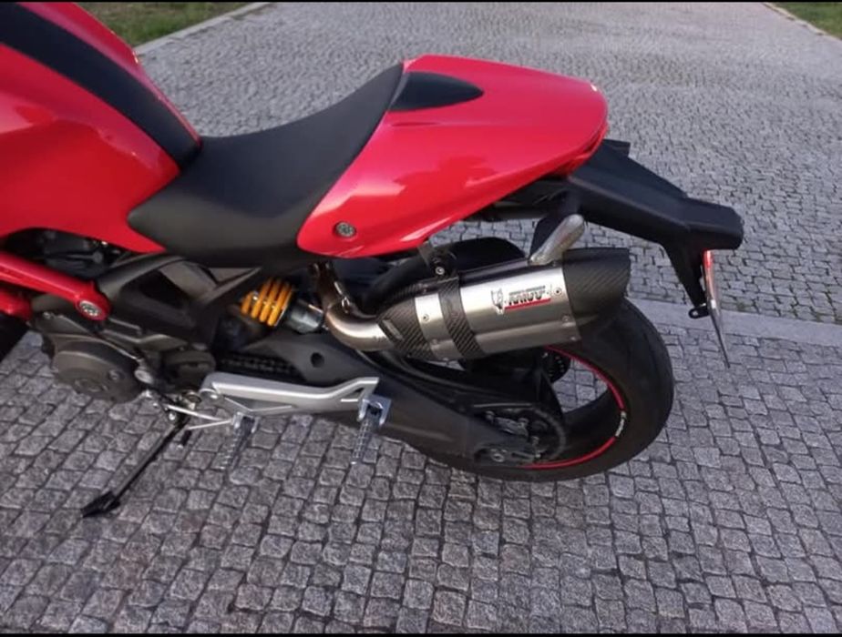 Ducati Monster 696