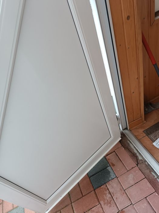 Drzwi zewnętrzne do domu z demontażu