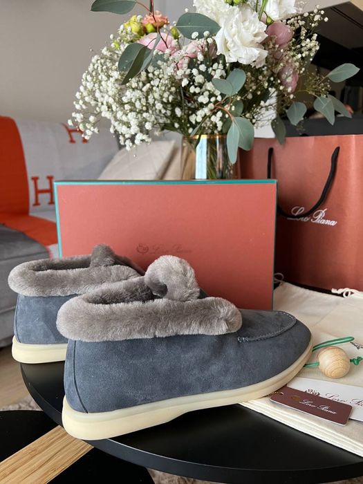 Loro Piana Open Walk Loafers z futrem – szare, rozmiar 42