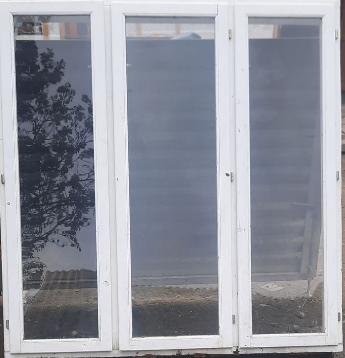 Дерев'яне вікно зі склом (1.55×1.50)