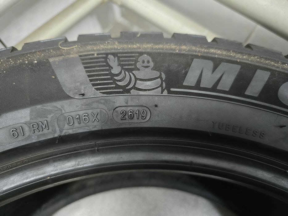 резина разноразмерная 275/45R20 + 305/40R20,комплект