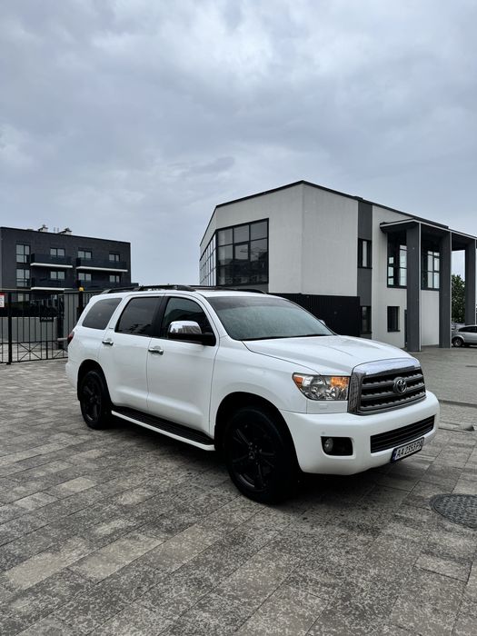 Toyota Sequoia 2014 ГАЗ/БЕНЗИН