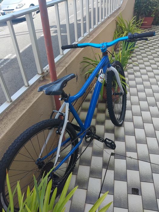 Vendo porque preciso de espaço  tenho que vender o mas rápido possível