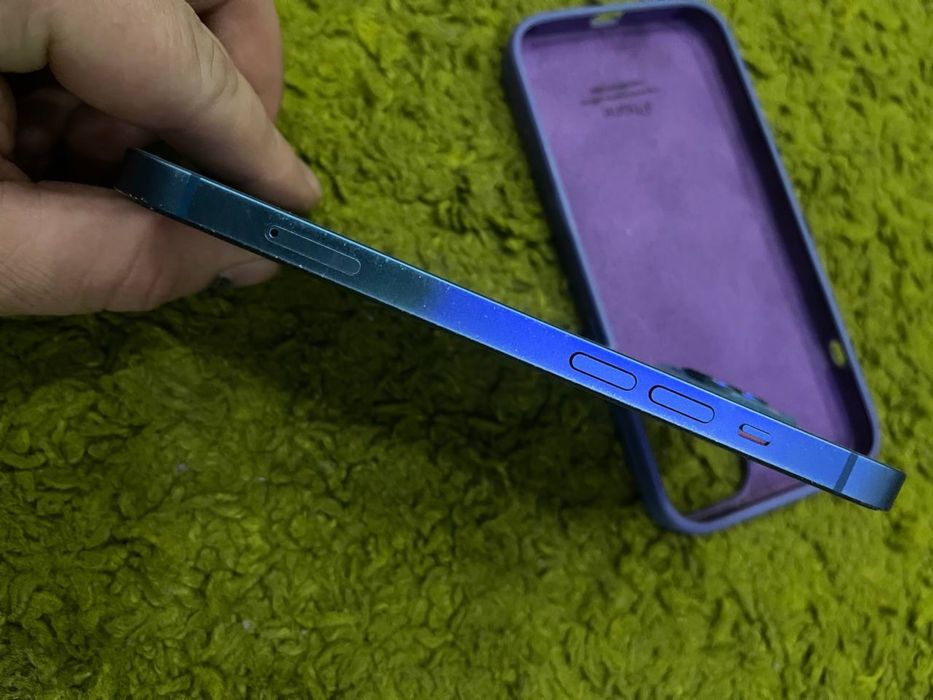 Телефон IPHONE 13