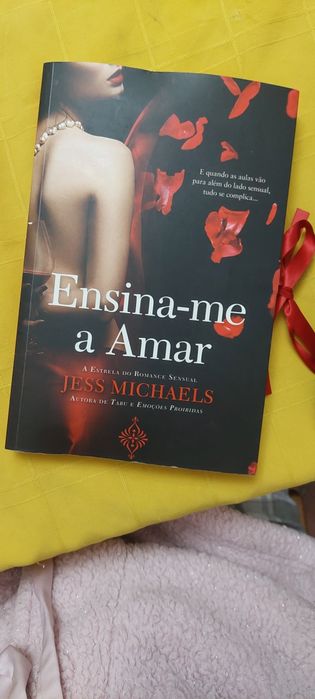 Vendo 2 livros  de  romance